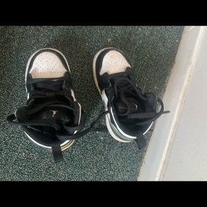 Mid Jordan 1s . reverse colors. Hard to find